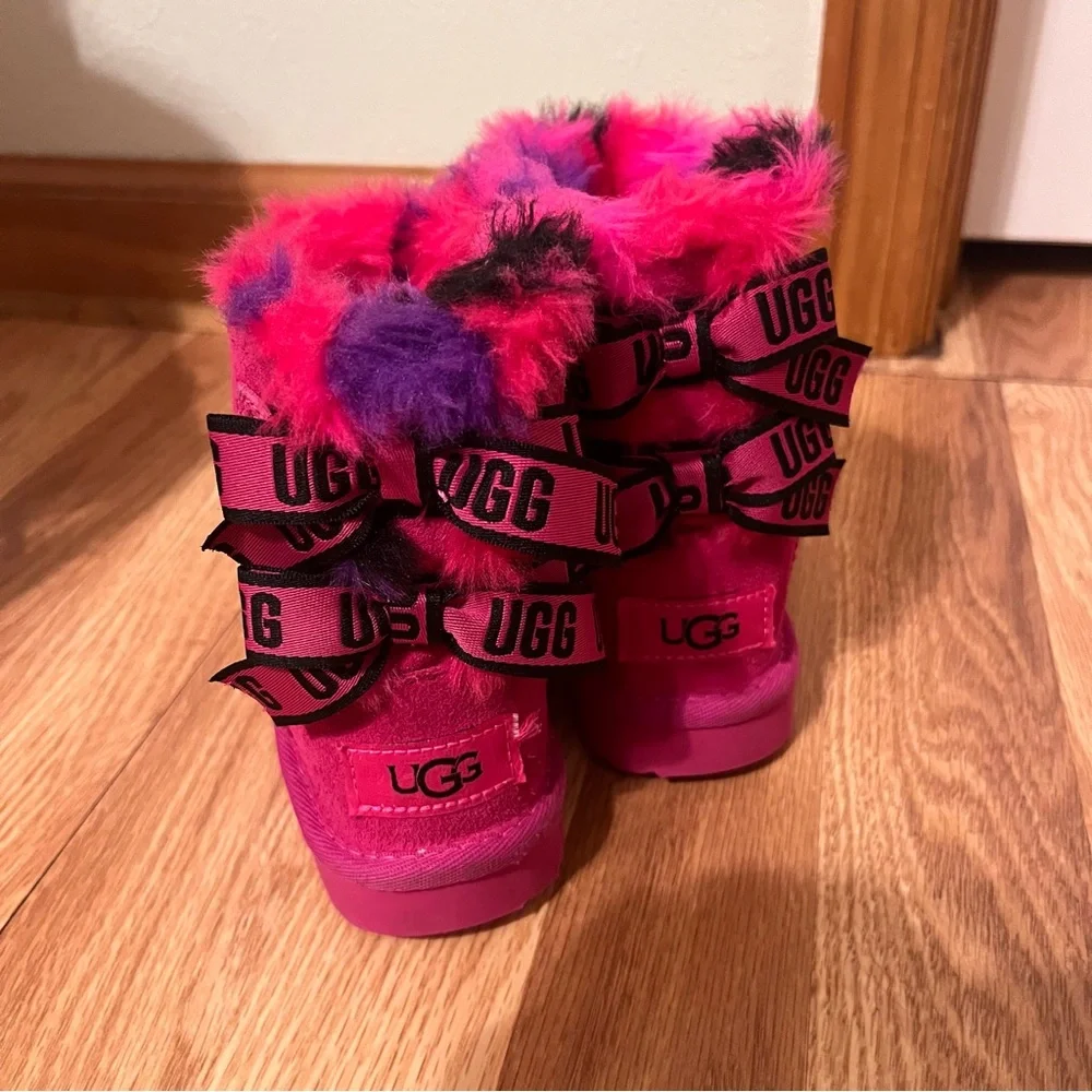 UGG Kids’ Bailey Bow, Plaid Punk, “Rock Rose, Boots Size 6 (little kids)